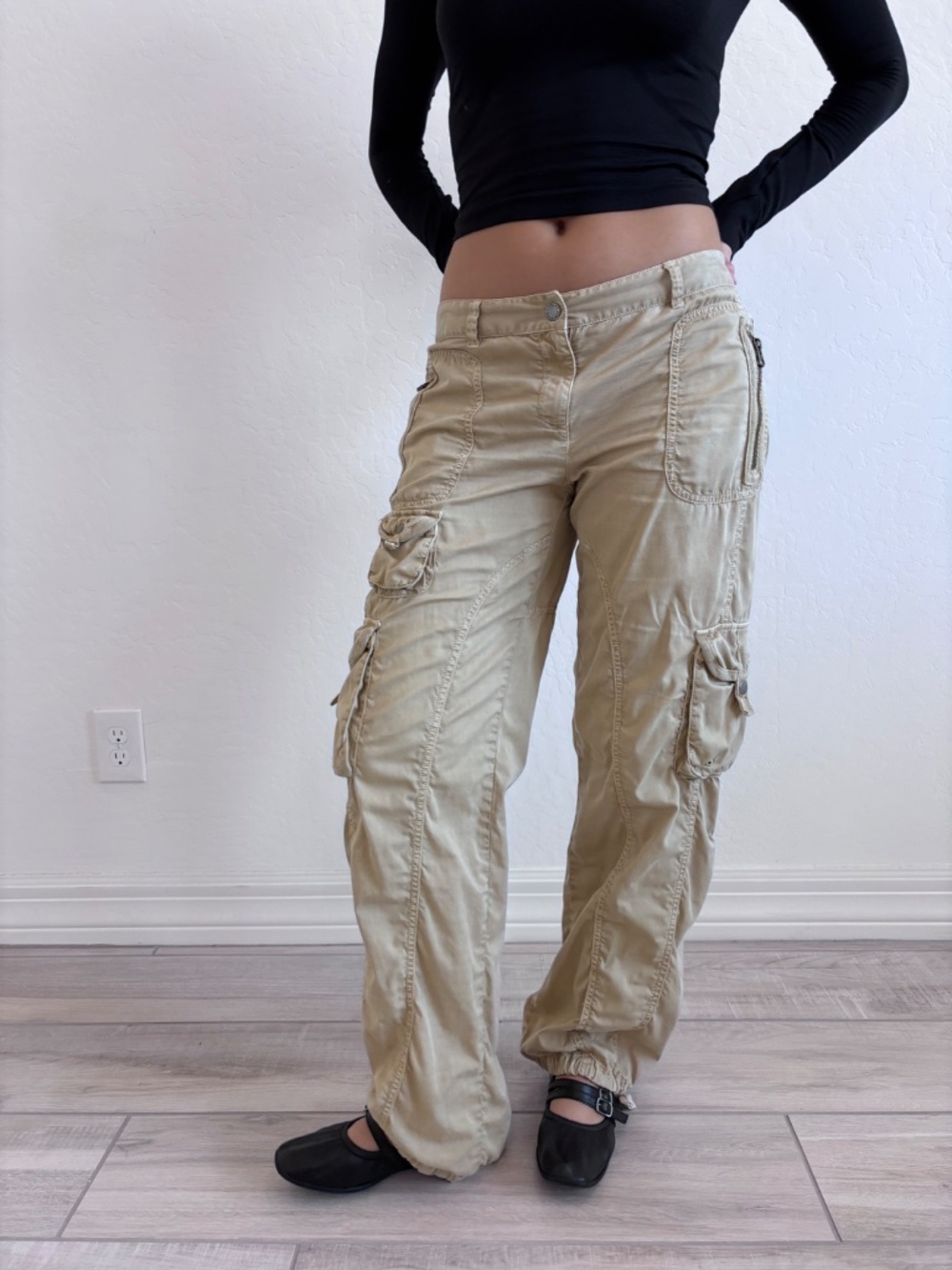 Armani Exchange Y2K Style Khaki Cargo Pants - Size 6 - Picture 2 of 16